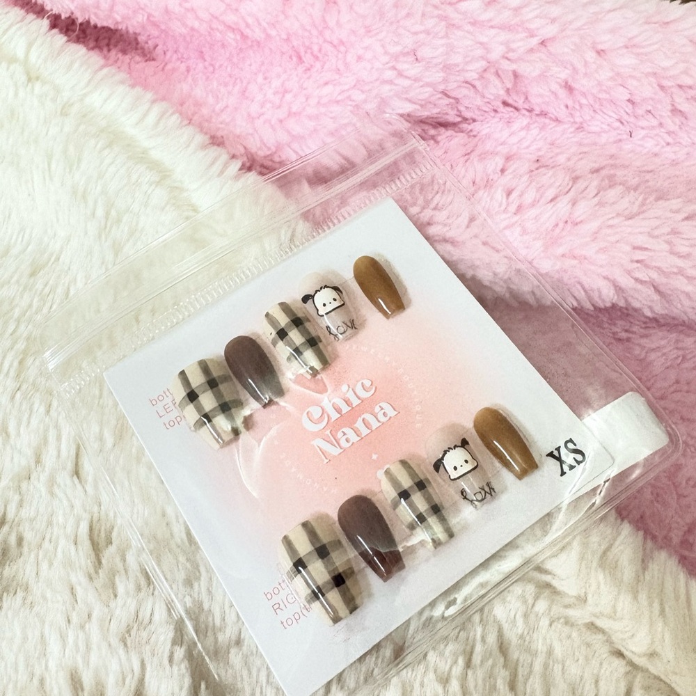 Chic Nana Plaid Press-On Nails